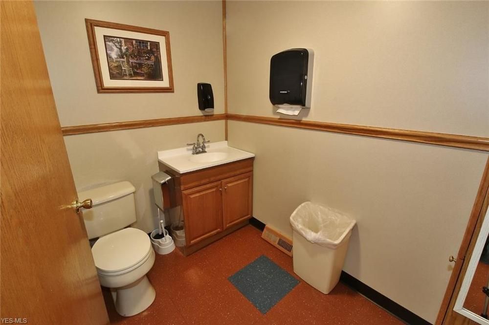 Peachs Place : 121 E Main St, Crooksville, OH 43731